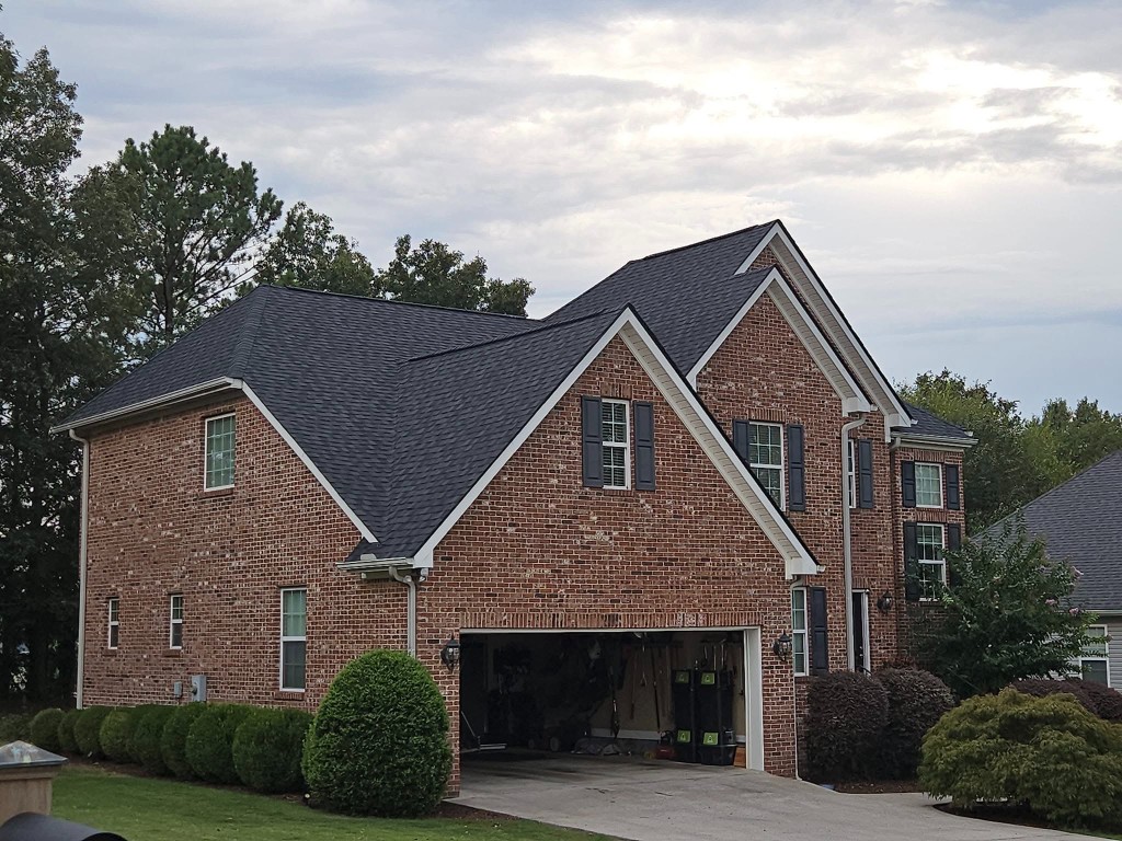 Finished Moire Black shingle roof on brick home